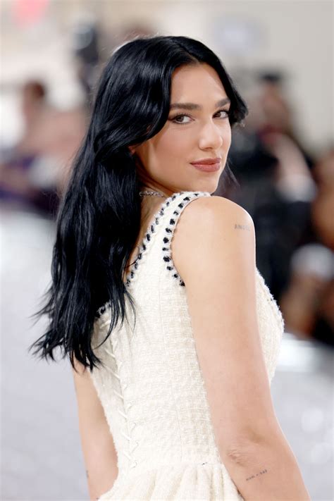 La melena de Dua Lipa en la Met Gala 2023 resume muchas de las ...