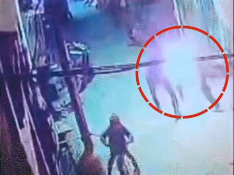 Child engulfed in flames, runs 100 metres in Aligarh Playing near ...