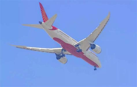 Air India sends strongly worded email to pilots on licence renewal, ET ...