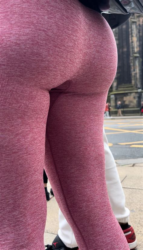 BEAUTIFUL PAWG LATINA IN PINK LEGGINGS [OC] - Spandex, Leggings & Yoga Pants - Forum