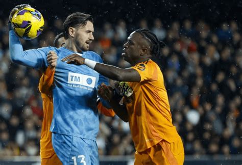 La expulsión de Vinicius por agresión a Dimitrievski