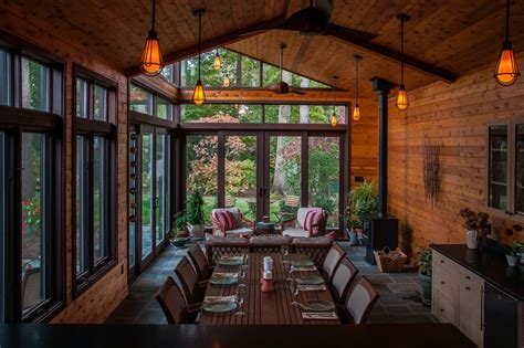 Rustic Sun Room 的图像结果
