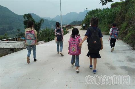 安顺市景湖村：让28个孩子踏上平坦上学路-贵阳网