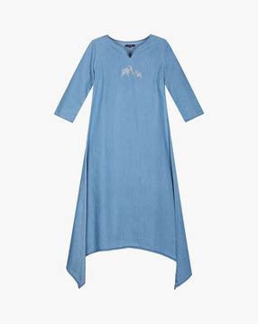 Shop ethnic wear, Indian traditional dresses, women's wear on Ajio.com.