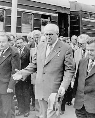 Yuri Andropov Kimdir, Hayatı ve Resimleri