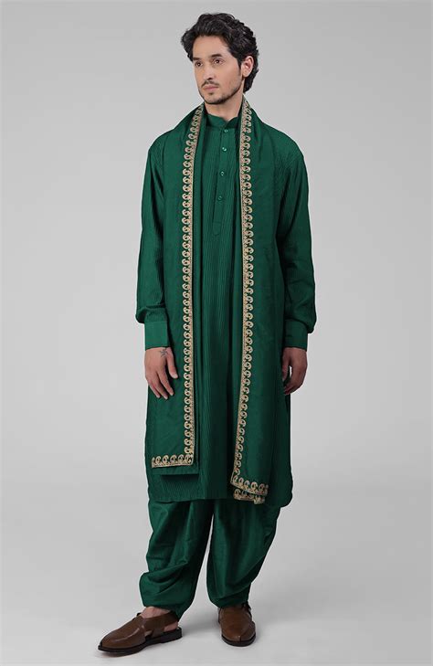 Maroon Pintuck Pathani Kurta Set & Tilla Dupatta – Talking Threads