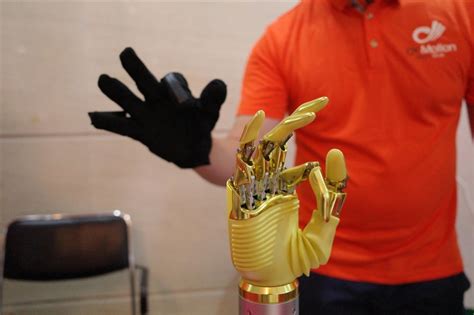 钢铁超人电动连发发射器玩具儿童男孩手套可穿戴手臂射击玩具6-8-阿里巴巴