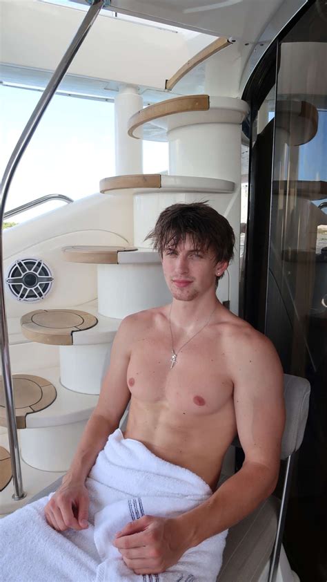 Spencer Day Shirtless Shower