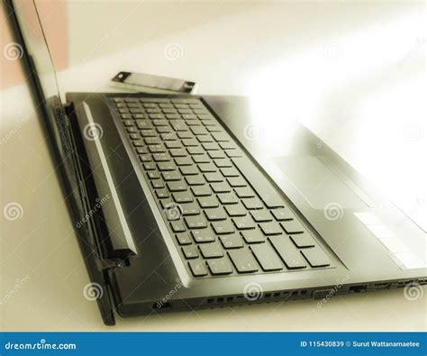 Computer Keyboard Side View 的图像结果