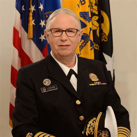 Dr. Rachel Levine, la prima donna transgender a "Quattro-Stelle" - Gay.it