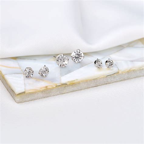 Stud Earrings | Buy Stud Earrings For Women Online - Accessorize India