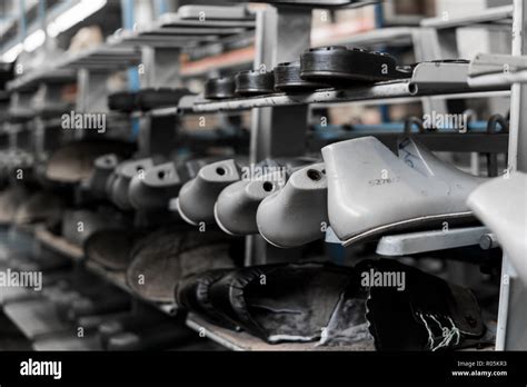 Compression Molding Process Shoe 的图像结果