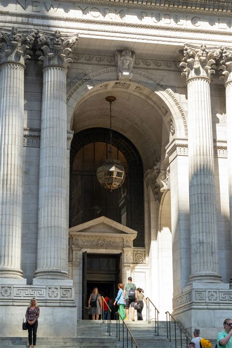 People Walking Up Stairs 的图像结果