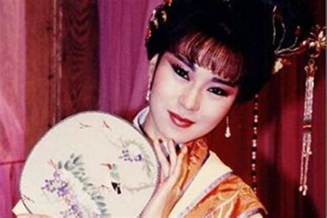 魏秋桦：香港早期美女演员，不靠男人也成富婆，今60岁单身仍美丽