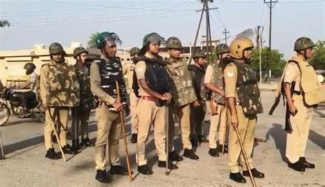 हिंसक विरोध-प्रदर्शनों के बाद मजदूर दिवस के दिन अलर्ट पर नोएडा पुलिस ...