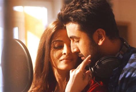 5 Effective Ways To Make The First Move On A Woman Youre Crushing On