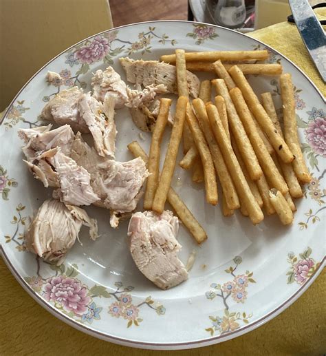 Unseasoned leftover chicken and fries to go : r/shittyfoodporn
