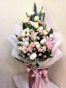 Online Delivery of Roses with Pearls Same Day doyley wrapped flower ...