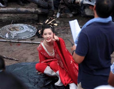 《楚喬傳》難怪宇文玥對星兒的「公主抱」只拍遠景，看到幕后花絮，太真實了 - 華語熱點