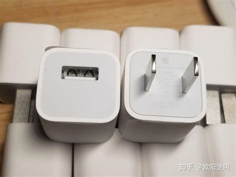 苹果18w快充充电器数据线套装|三维|产品|MyZone唛众猫 - 原创作品 - 站酷 (ZCOOL)