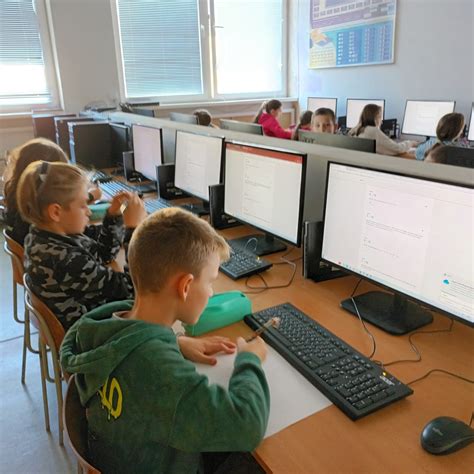 Základná škola, Vŕšok 489/20, 900 67 Láb