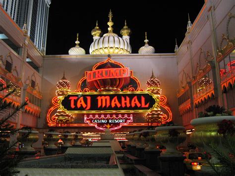https://upload.wikimedia.org/wikipedia/commons/3/38/Taj_Mahal_Atlantic_City_New_Jersey.jpg