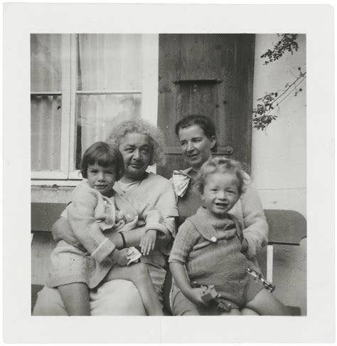 Einstein Grandchildren