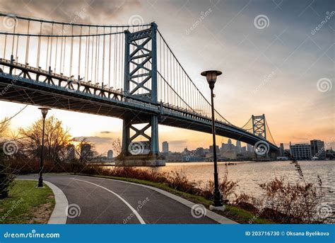 Ben Franklin Bridge in Philadelphia at Sunset, Pennsylvania, USA Stock ...