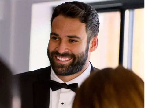 Why is Alex Henderson’s dating app profile making Love Is Blind fans ...