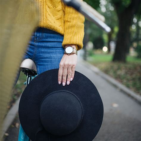 Download wallpaper 3415x3415 girl, hand, hat, bike ipad pro 12.9 ...