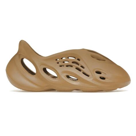 YEEZY FOAM RUNNER "CLAY TAUPE" – HYPEWORLD