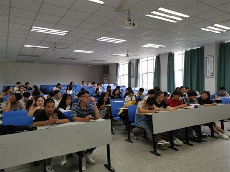管理学院与商学院学生会进行第二轮面试招新-滁州职业技术学院