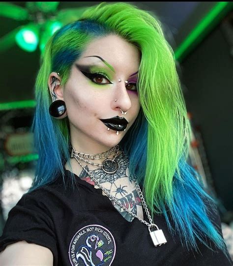 Pin by Tobias Bischoff on Quick Saves | Punk hair, Half shaved hair ...