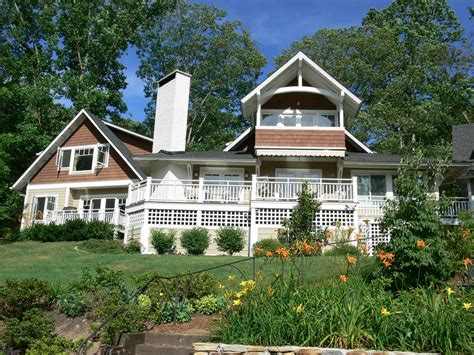 North Carolina Bed and Breakfasts, Inns, Mountain Lodges: Lakefront Bed ...