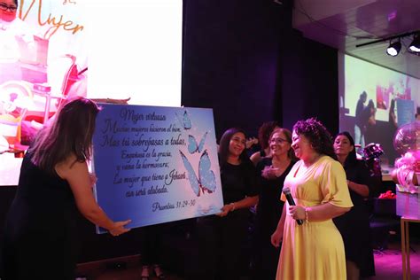 Reconocimiento a pastora de la iglesia cristiana Filadelfia Neiva - TSM ...