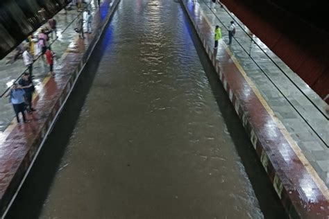 One killed as rain bring Mumbai to halt, schools and colleges shut