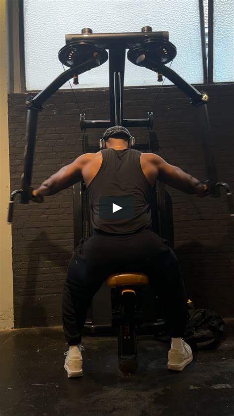 Reverse pec deck flys on Vimeo