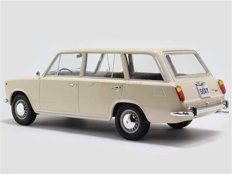 1968 Seat / Fiat 124 Familiare cream 1:18 Triple9 diecast scale model ...