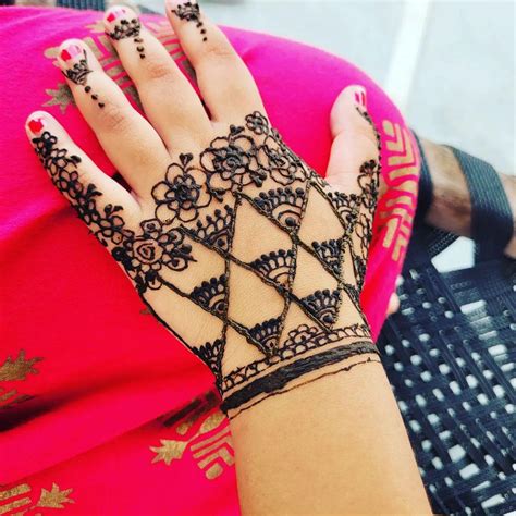 70+ Easy Mehndi Designs for Kids That Melt Hearts