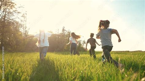 Running Kids 的图像结果