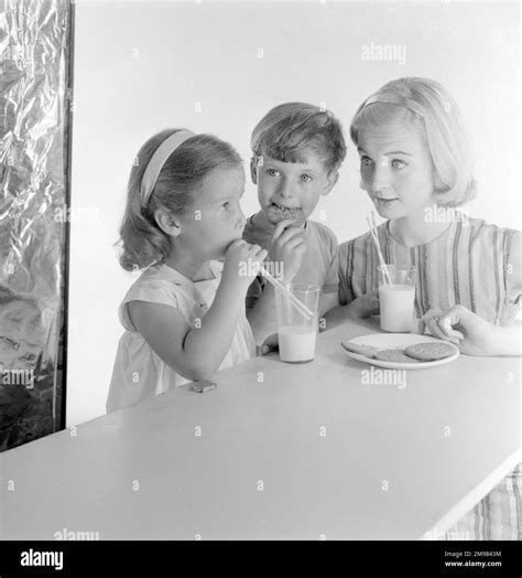 Advertisement for McVitie biscuits -- models posing as mother and two ...