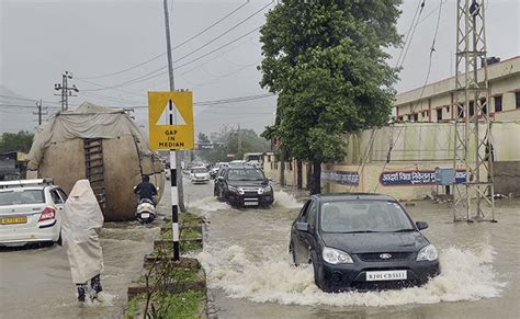 भारी बारिश से राजस्थान के इन इलाकों में बाढ़ जैसे हालात, स्कूलों में दी ...