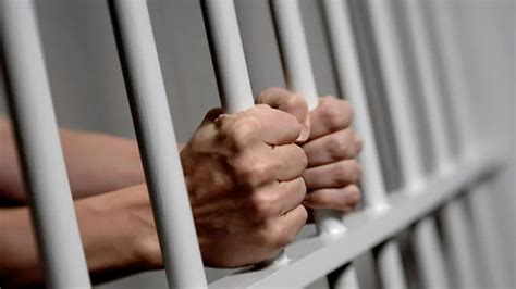 迪拜 | 亚裔男子在商场抢劫女子，被判入狱+驱逐出境 – 迪拜人