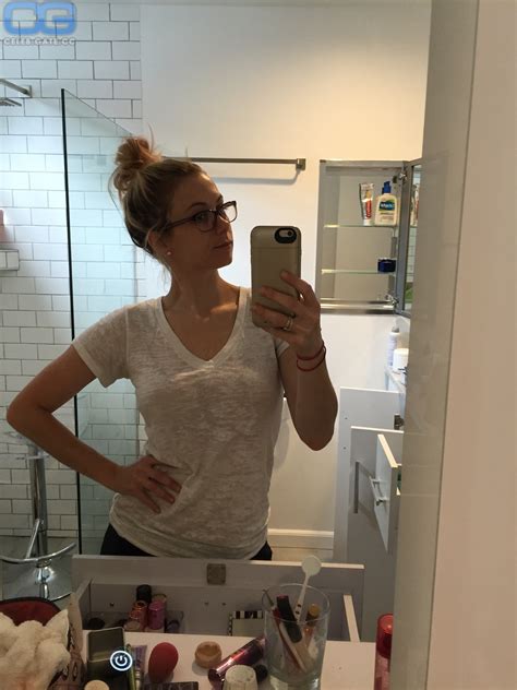 Iliza Shlesinger nude pictures, onlyfans leaks, playboy photos, sex scene uncensored