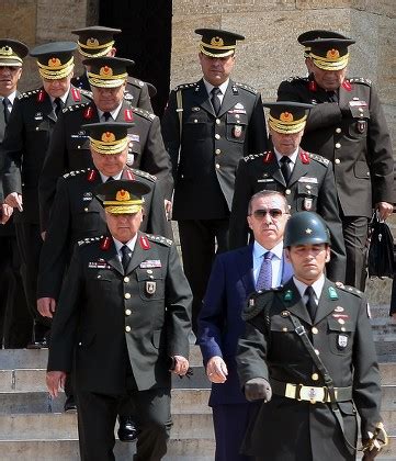 People Standing General 的图像结果