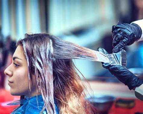 চুলে চলুক রঙের খেলা: চুল রাঙানোর সঠিক গাইড