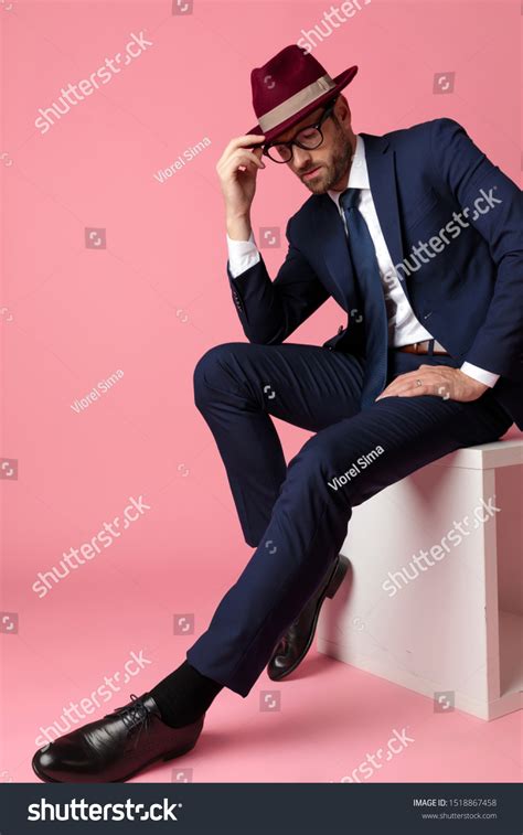 Man in Business Suit Side View 的图像结果