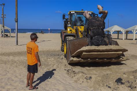 Une statue emblématique de Ben Gurion incendiée sur une plage de Tel ...