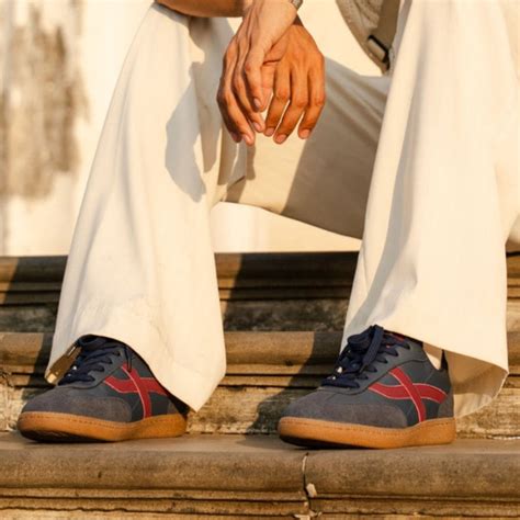 THE ALTERNATE NAVYCROSS SNEAKER – The Alternate