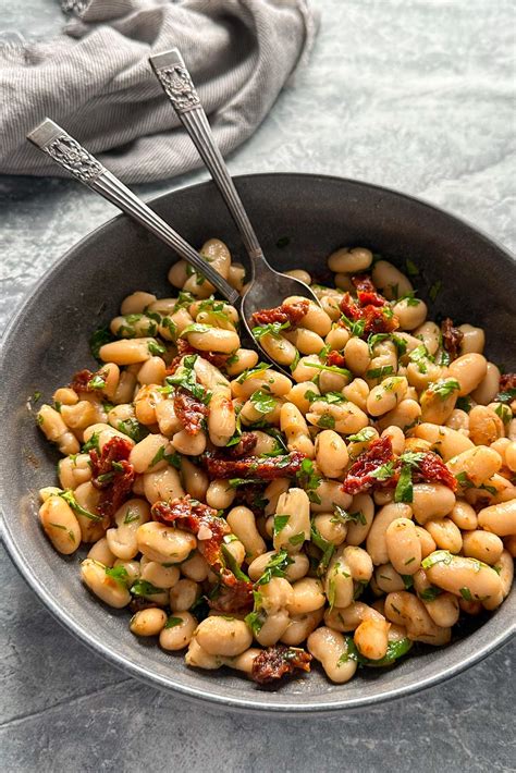 Italian Cannellini Bean Salad | 10 Minute Recipe